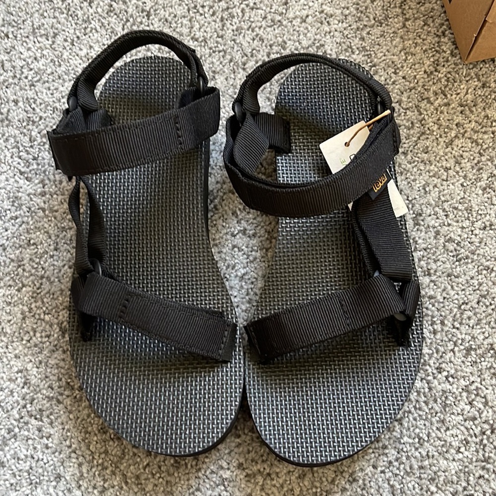 Teva Midform Sandals Size 7 - NWT